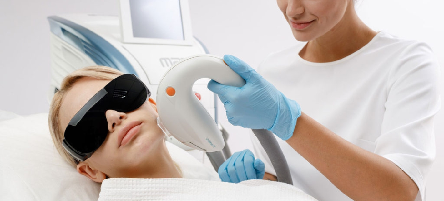 Фотоомоложение кожи лица, шеи, области декольте, руки 